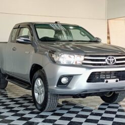 REVO 2WD 2016 2.4E AT SMART CAB SILVER 90