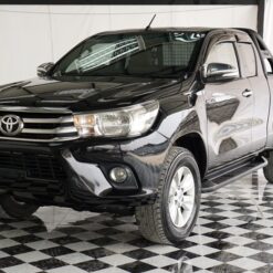 REVO 2WD 2016 2.4E AT SMART CAB SILVER 2158