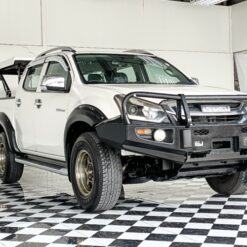 ISUZU 4WD 2017 3.0 AT DOUBLE CAB WHITE 9162