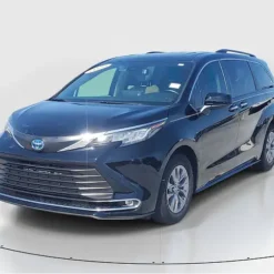 Used 2022 Toyota Sienna XLE