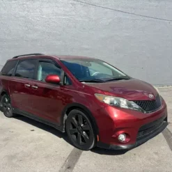Used 2014 Toyota Sienna SE