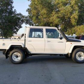 Land Cruiser Pickup Double Cabin LX79 4WD by Toyota