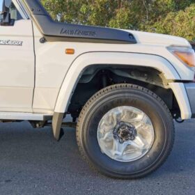 Land Cruiser Pickup Double Cabin LX79 4WD by Toyota