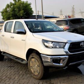 Toyota Hilux 2022 2.7P AT White — Monstro Hard