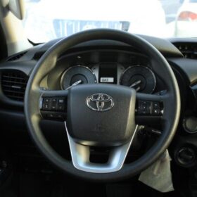 Toyota Hilux 2022 2.7P AT White — Monstro Hard