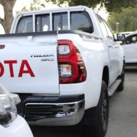 Toyota Hilux SR5 2022 2.4D MT White — Monstro Hard