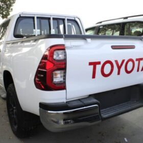 Toyota Hilux SR5 2022 2.4D MT White — Monstro Hard