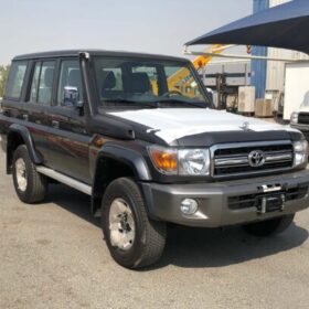 Toyota Land Cruiser LC 76 2022 4.0P Metallic Gray — Monstro Hard