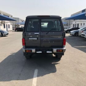 Toyota Land Cruiser LC 76 2022 4.0P Metallic Gray — Monstro Hard