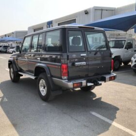 Toyota Land Cruiser LC 76 2022 4.0P Metallic Gray — Monstro Hard