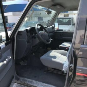 Toyota Land Cruiser LC 76 2022 4.0P Metallic Gray — Monstro Hard