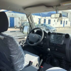 Toyota Land Cruiser LC 76 2022 4.0P Metallic Gray — Monstro Hard